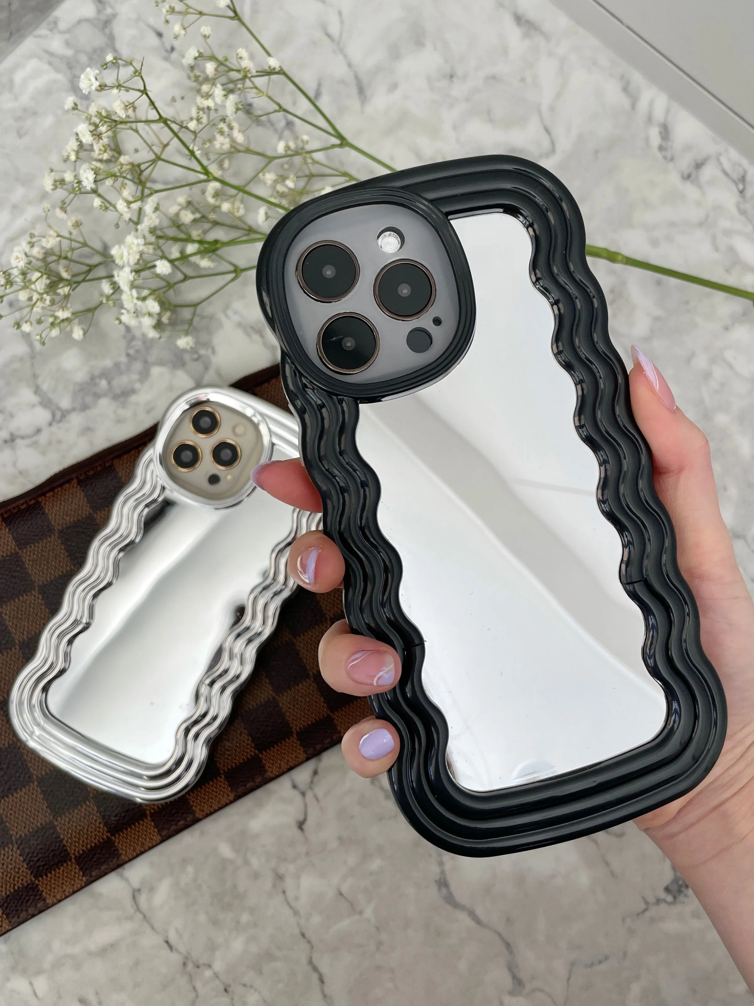 Black Wavy Mirror Phone Case